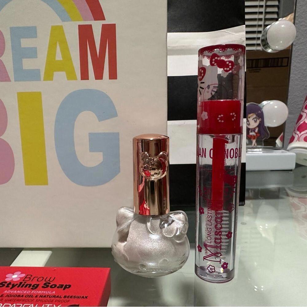 Hello Kitty Makeup Bundle - Picture 4 of 5